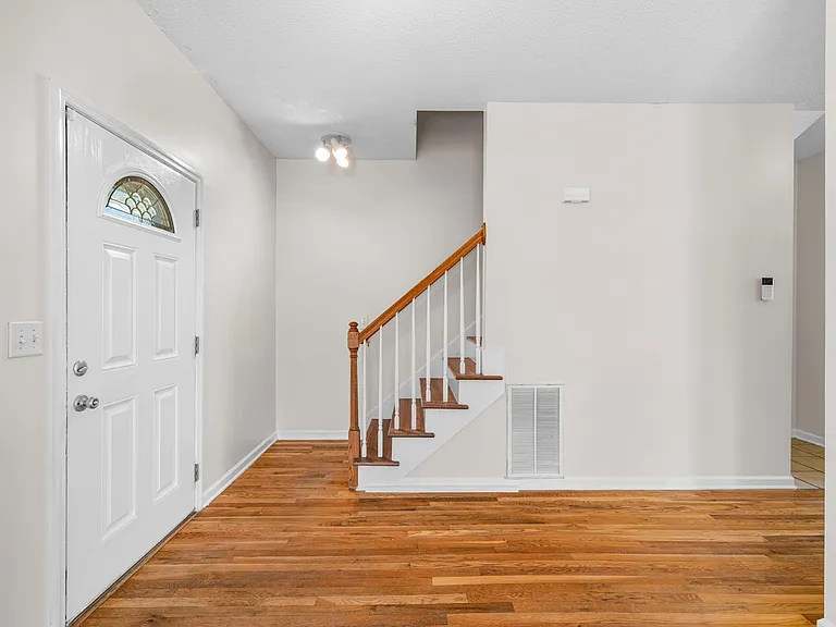 217 Derby Downs Dr — Photo 16