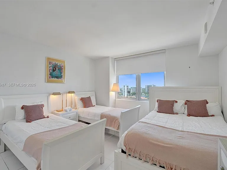 2600 E Hallandale Beach Blvd #T1902 — Photo 27