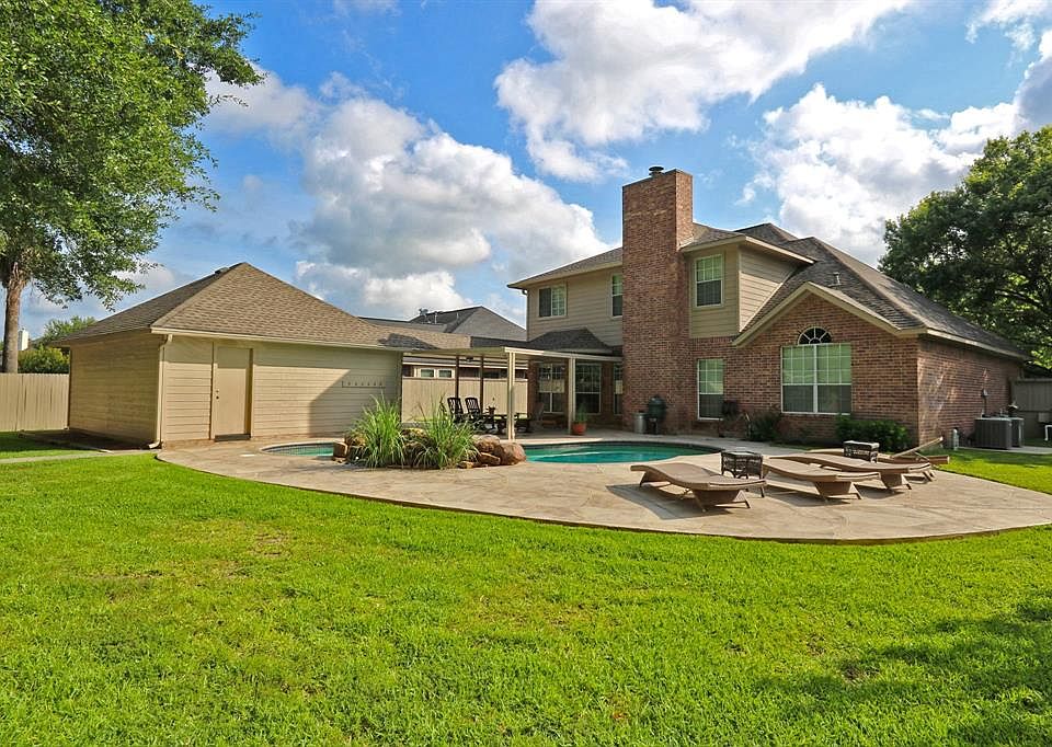 1st image of 20682 Bentwood Oaks Dr