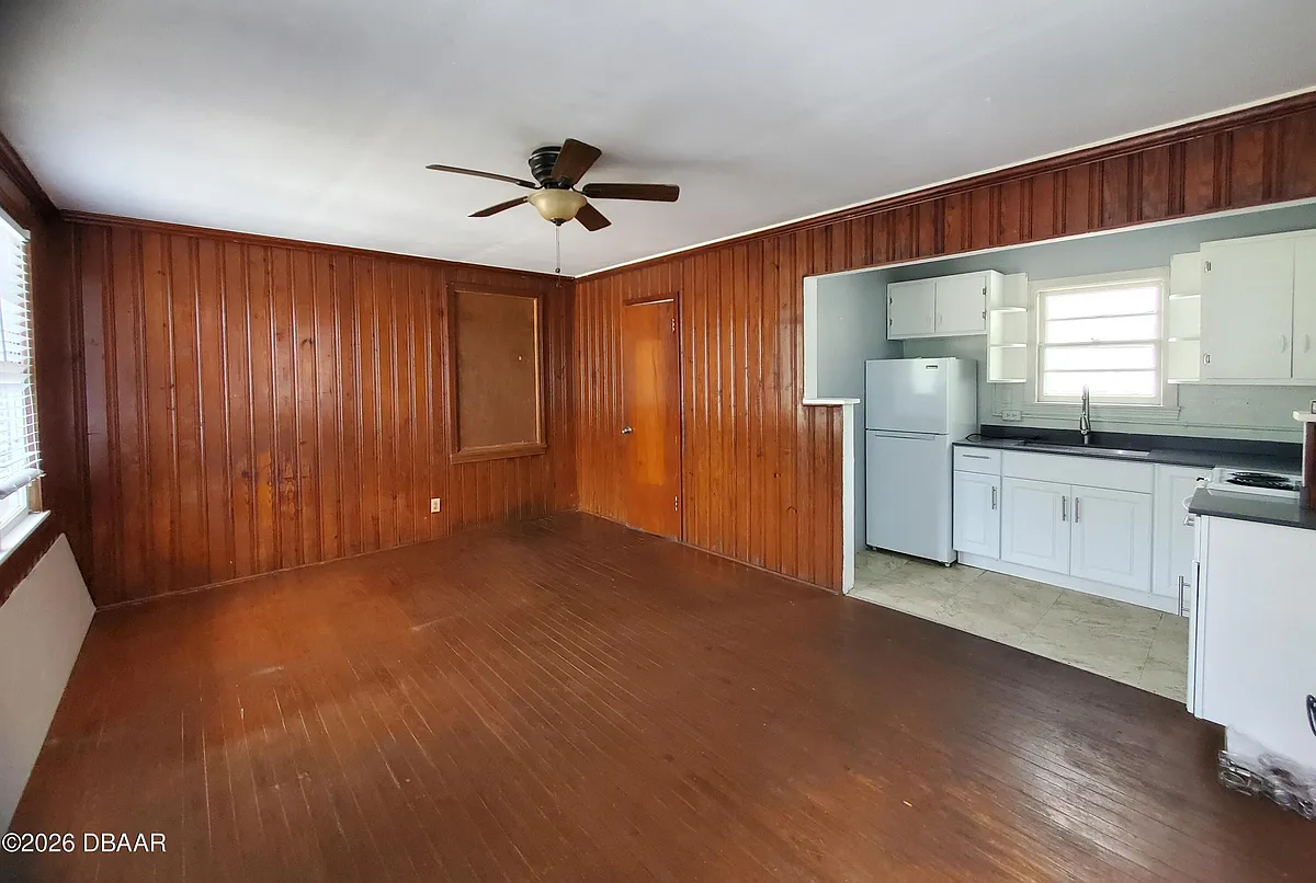 Building Photo - 311 N Oleander Ave #B