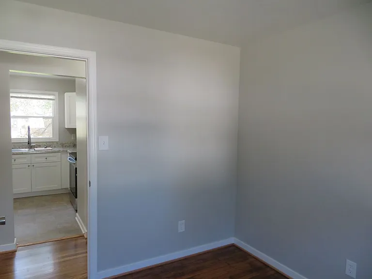 327 S 13th Ave — Photo 8