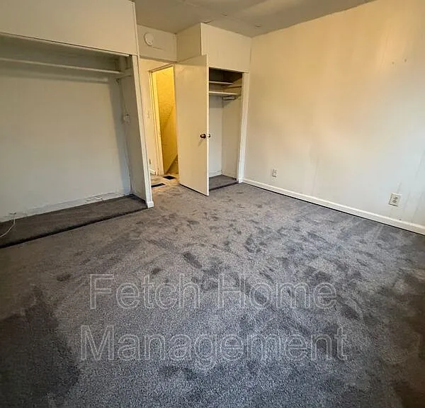 214 W Strawberry St — Photo 10