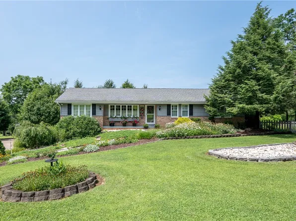 208 Malvina Ln, Latrobe, PA 15650