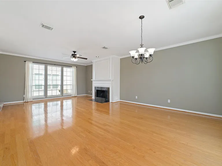 2256 La Branch St — Photo 10