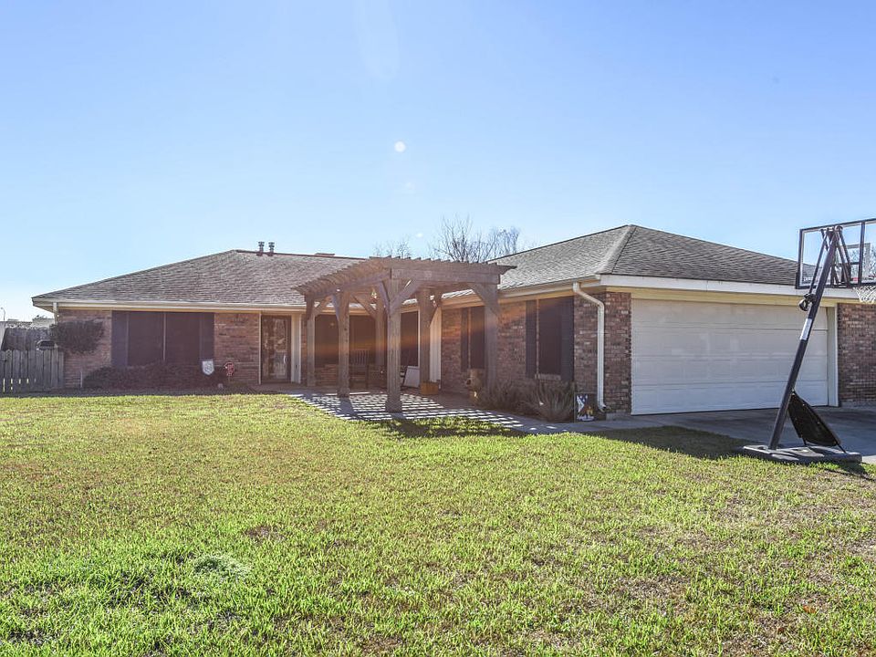 1st image of 411 W Governor Miro Dr