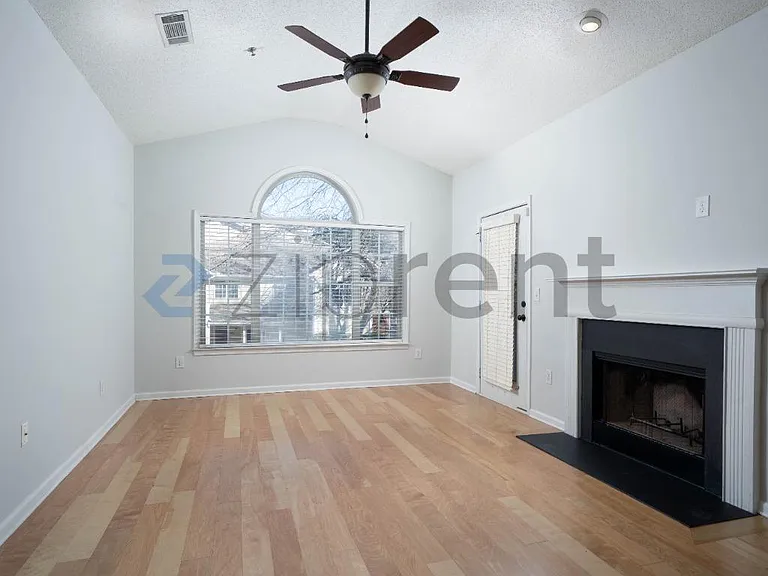 603 Spring Heights Ln SE #603 — Photo 9
