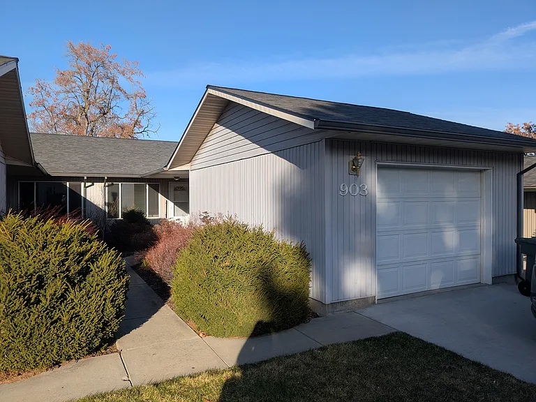 903 B Ave — Photo 2