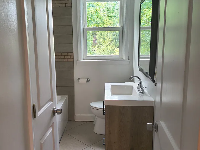 1008 E Lake Ave — Photo 12