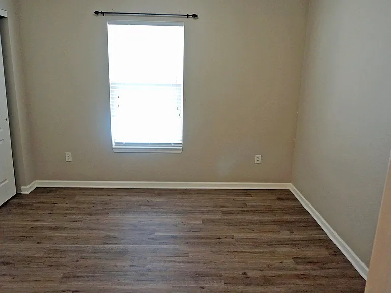 12914 University Cres #2B — Photo 12