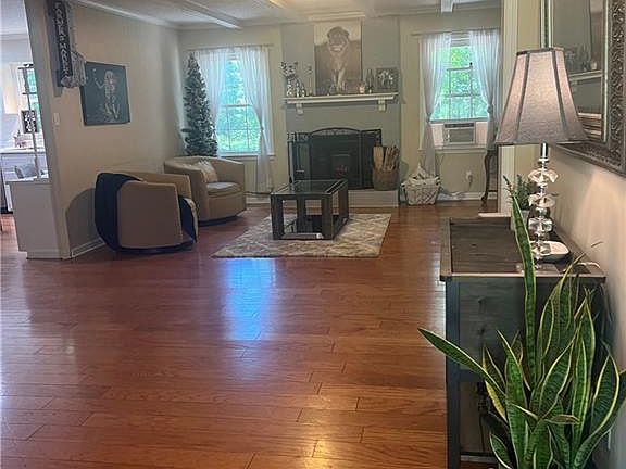 5th image of 2401 Dunbarton Dr