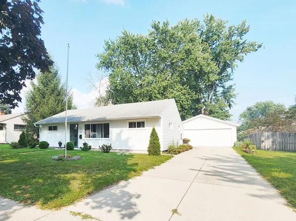 1322 Macarthur Dr, Janesville, WI 53548