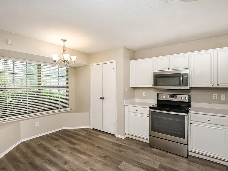 10217 Cypress Hills Dr — Photo 7