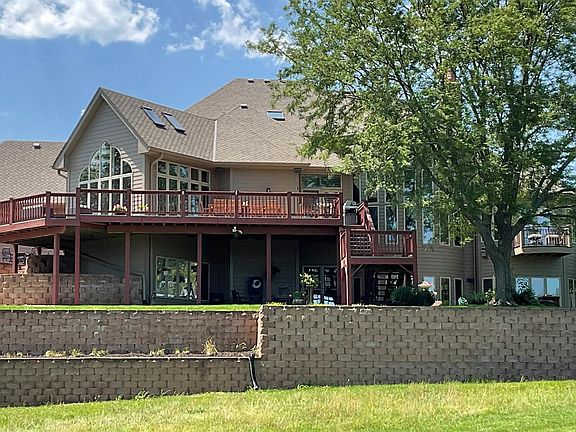 2nd image of 704 Bailey Dr