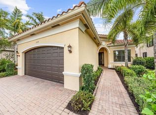 13576 Mandarin Cir, Naples, FL 34109
