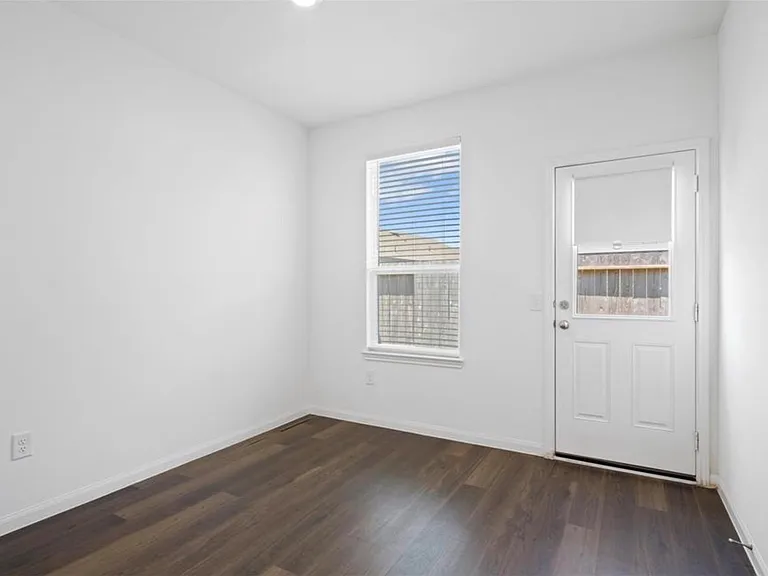 25849 Hedgerow Dr — Photo 14