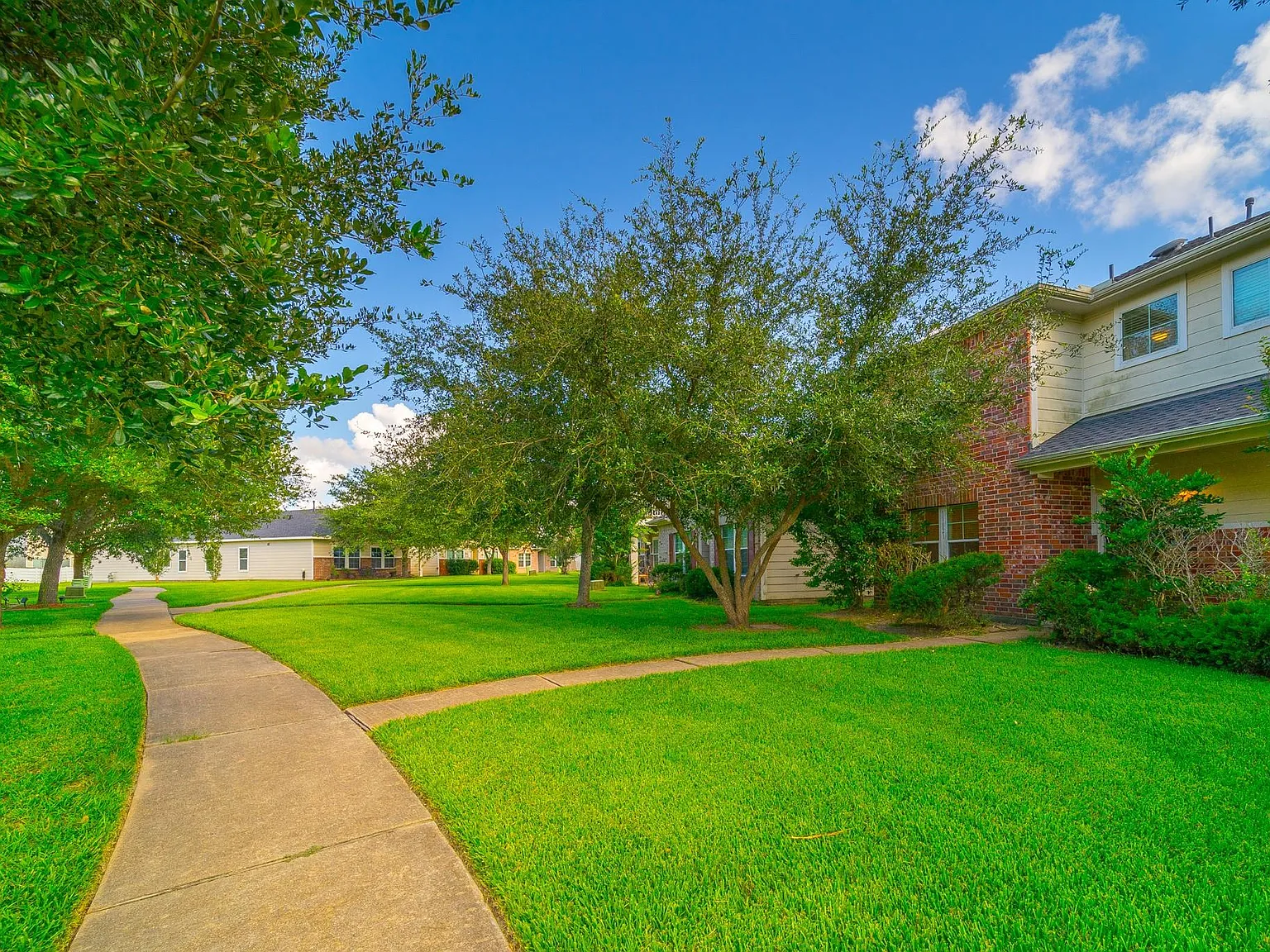 3 bed, 2.5 bath, 1620 sqft, $2,150 — Photo 2