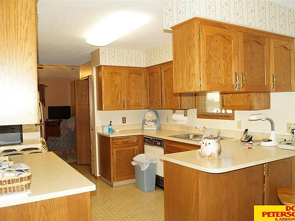 5th image of 2432 Parkview Dr