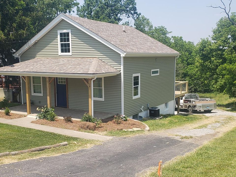 1st image of 221 Blossom Ln