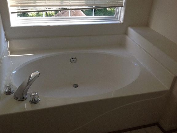 Masterbath Jacuzzi Tub