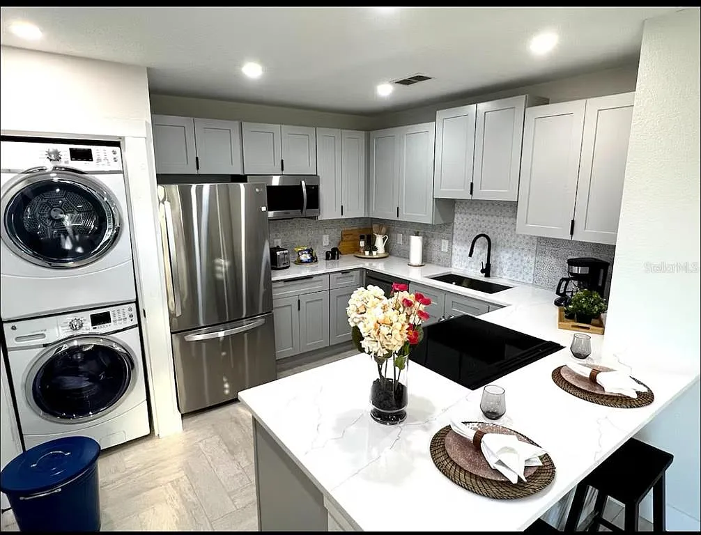 2 bed, 1.0 bath, 626 sqft, $1,600 — Photo 4
