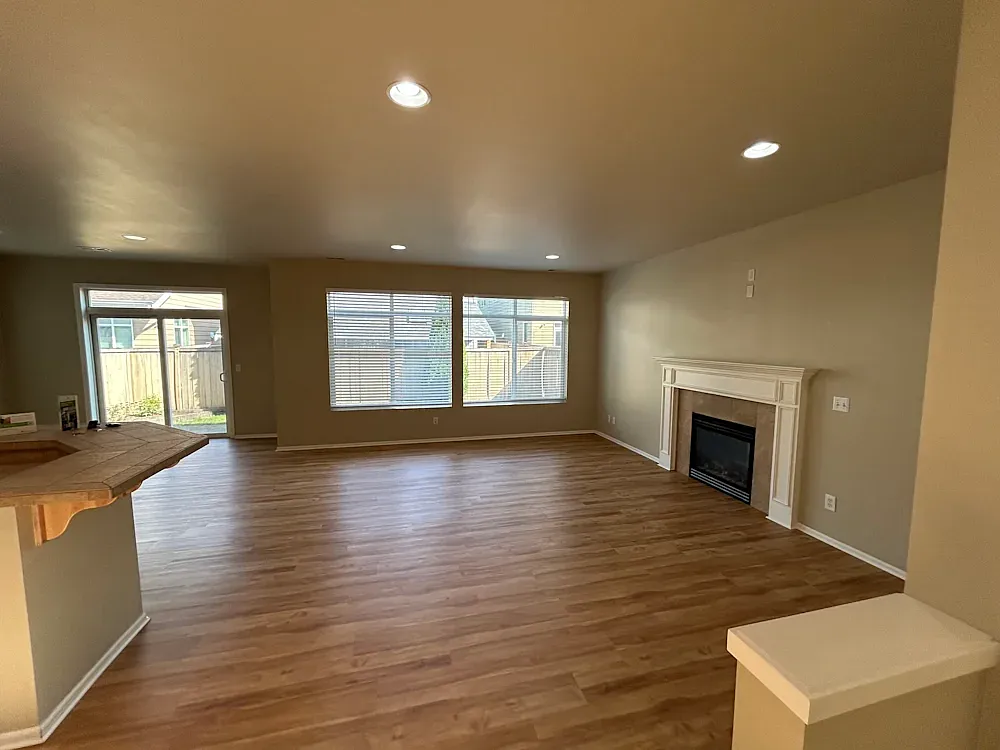 3 bed, 2.5 bath, 2105 sqft, $2,000 — Photo 3