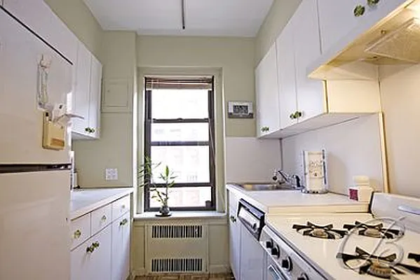 Sold by Bellmarc Realty | media 8