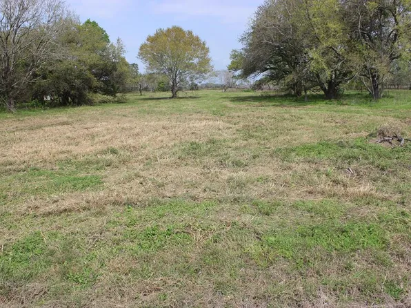 852 County Road 303, Palacios, TX 77465