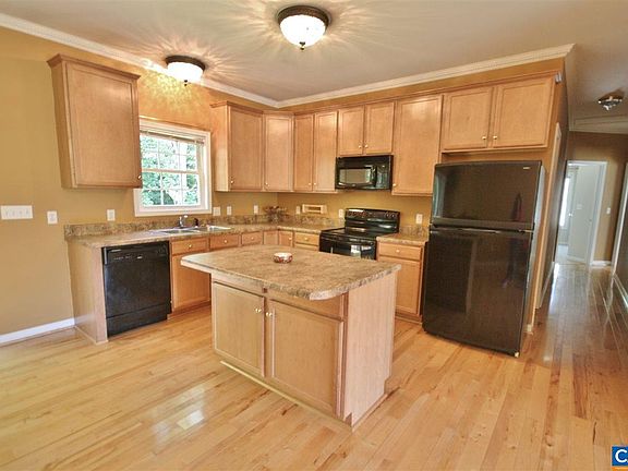 5th image of 179 Westwood Dr