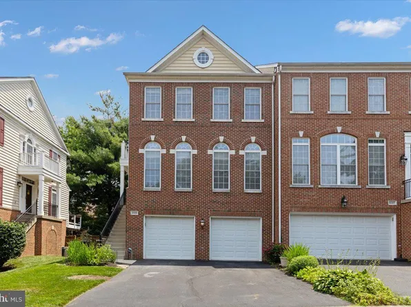 4025 Quiet Creek Dr, Fairfax, VA 22033