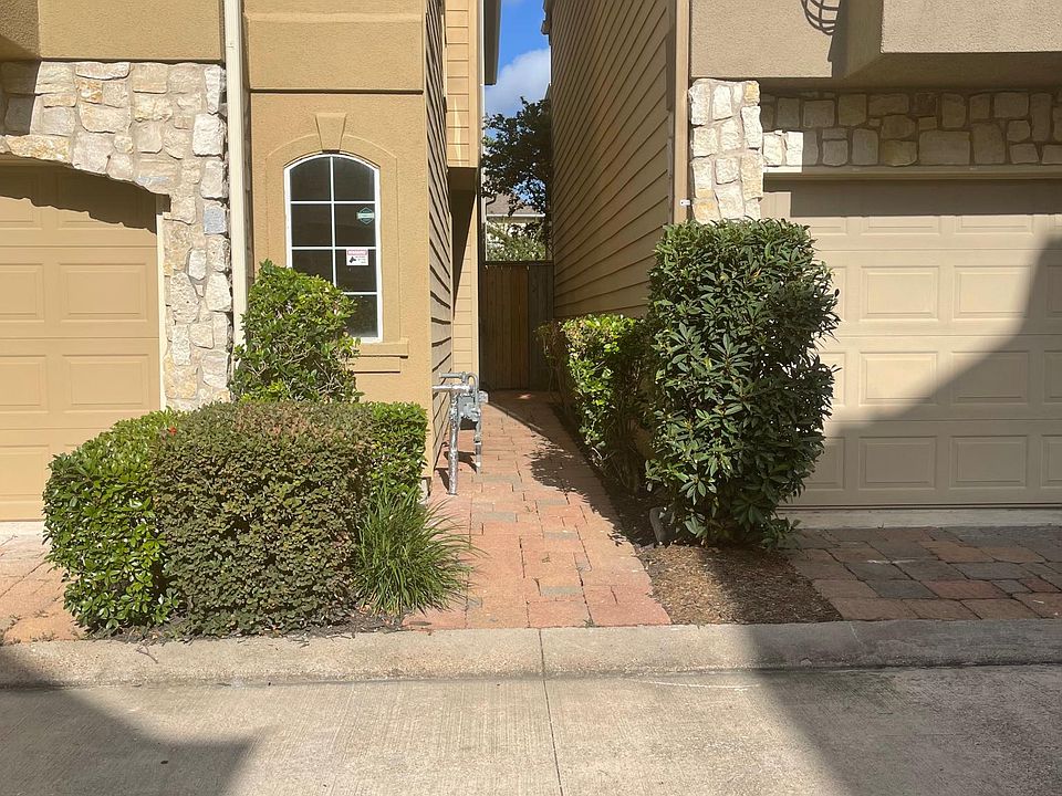 sidewalk view from front of condo