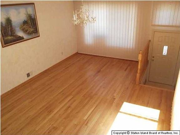 4th image of 30 Berry Ct