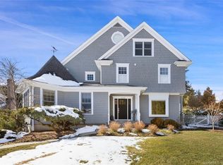 1230 S Pine Creek Rd, Fairfield, CT 06824