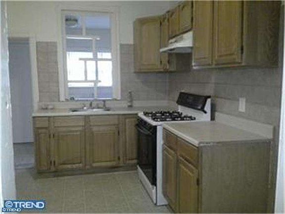 5th image of 952 E Schiller St