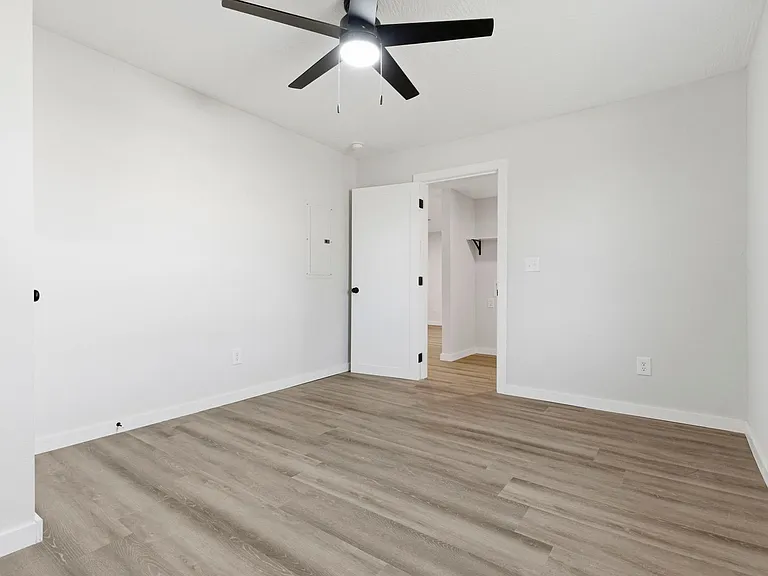 1339 E Division St — Photo 18