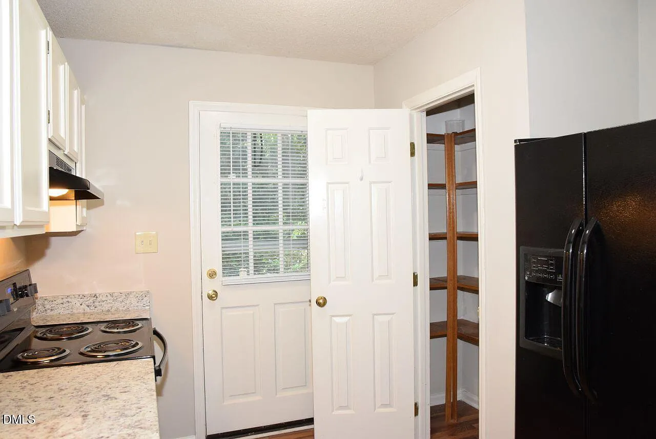2 bed, 2.5 bath, 1112 sqft, $1,600 — Photo 3