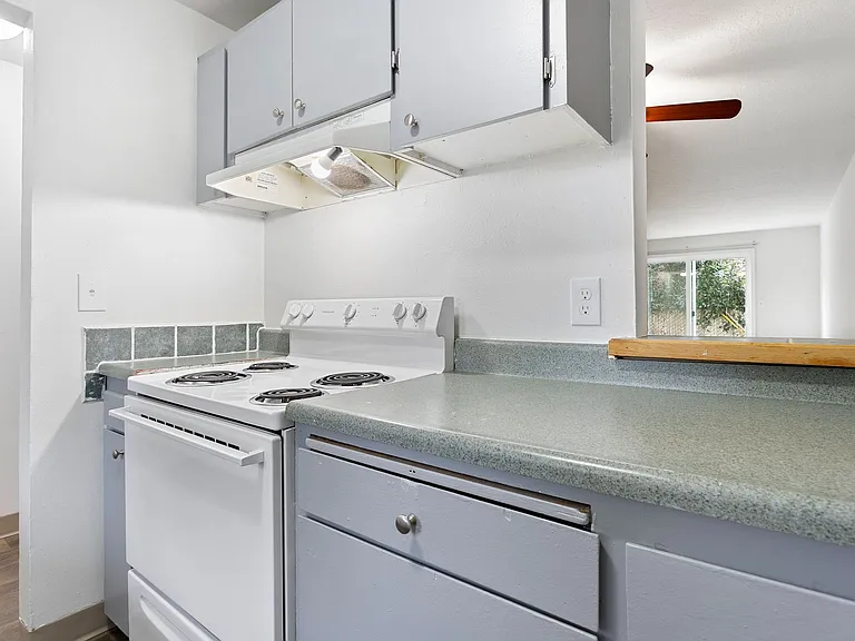 Fairway Apartments — Photo 5