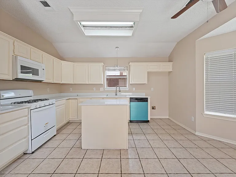 11900 Port Rd — Photo 16