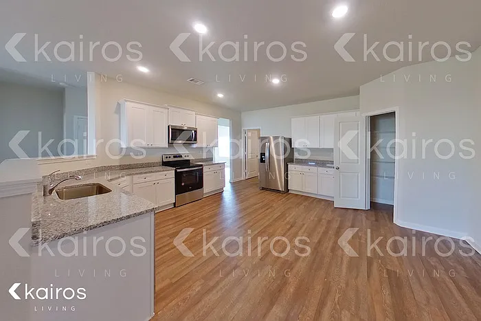 3494 Bridgewood Dr — Photo 5