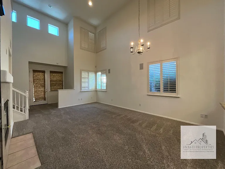 626 W Lisbon Ln — Photo 10