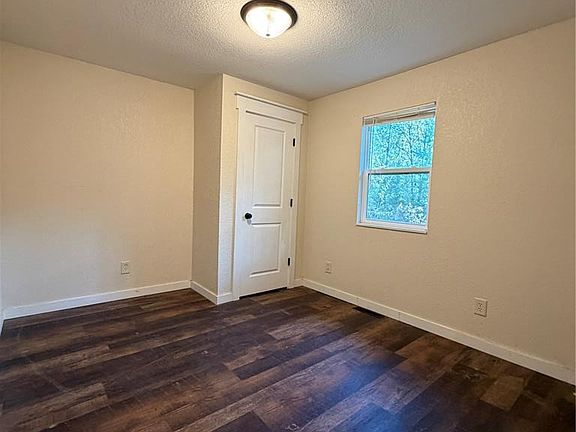 5th image of 285 Meridian Ln