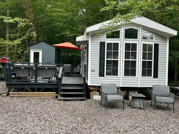 159 Rainbow Dr, Gouldsboro, PA 18424