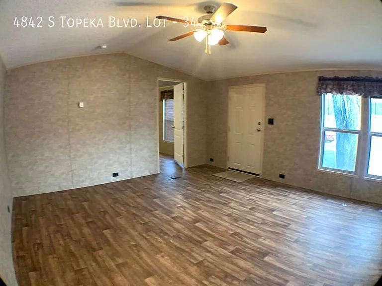 4842 S Topeka Blvd #34 — Photo 11