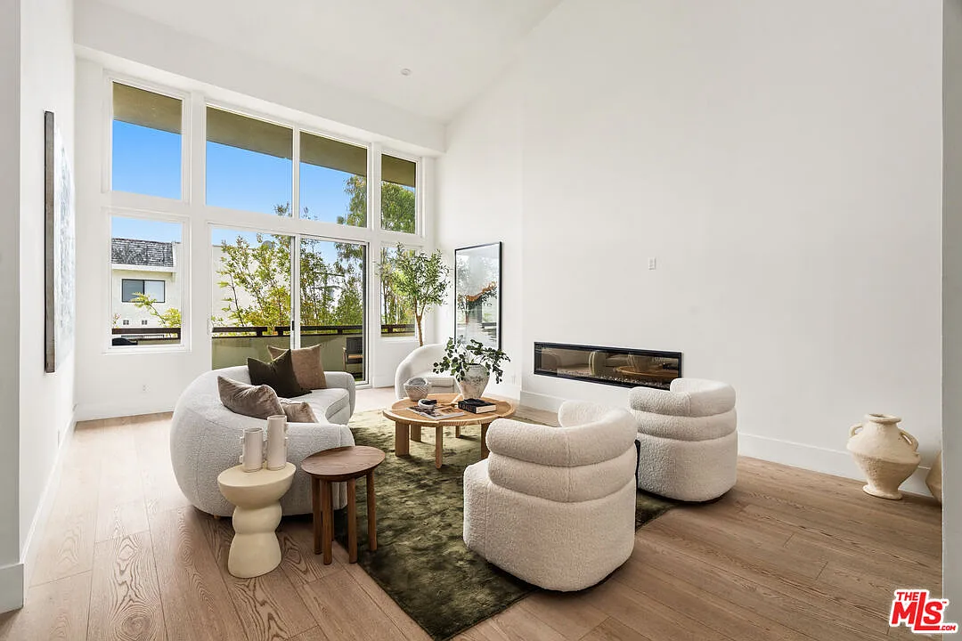 Building Photo - 1277 S Beverly Glen Blvd #408