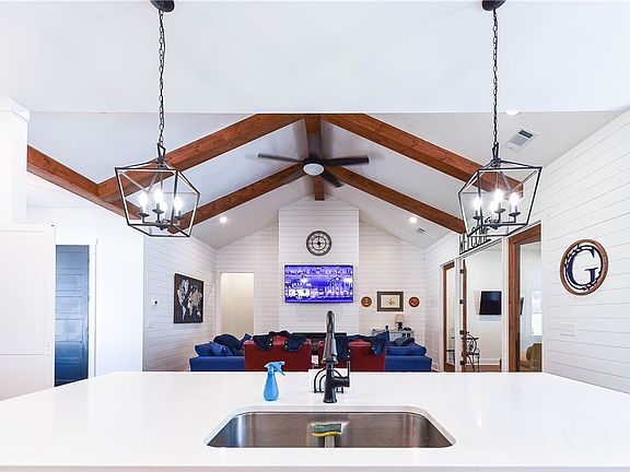 4th image of 209 Lee Road 2121