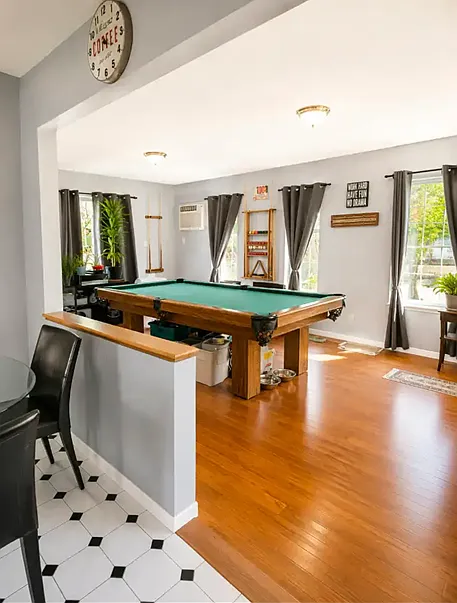 5 bed, 2700 sqft, $4,500 — Photo 2