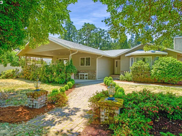 431 Brown St, Glide, OR 97443