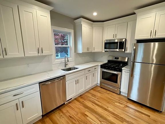 5th image of 101 Davison Ave Floor 1