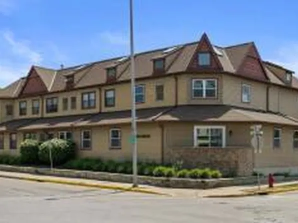 100 Main STREET #201, Pewaukee, WI 53072
