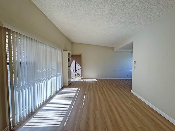 4th image of 1600 W Huntington Dr APT 2J