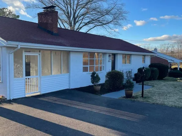 3263 Pitzer Rd, Roanoke, VA 24014